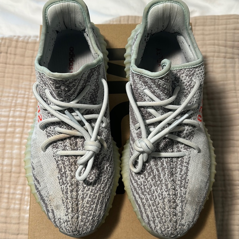 Yeezy 350 men’s sneakers size: 8 color: blue tint